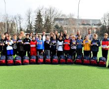 Un liceu din Capitală a primit echipamente sportive din partea FMF, în cadrul programului „Fotbal în școli”