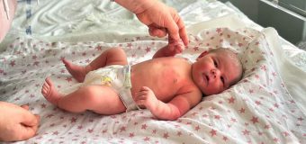 Un bebeluș de 5,4 kg a venit pe lume la Institutul Mamei și Copilului