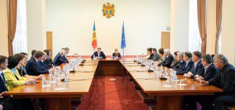 Discuții la Guvern cu administratorii centrelor medicale din țară despre modernizarea infrastructurii spitalicești