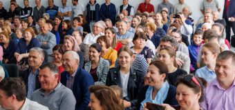 (FOTO) Maia Sandu – la discuții cu oamenii din Cărpineni