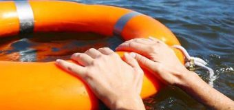 Un bărbat a fost salvat de la înec de salvamarii din parcul Valea Morilor
