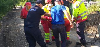 Salvatorii din nordul țării au intervenit în ajutorului unei persoane blocate într-o fântână de revizie a contorului de apă