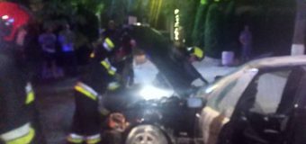 Pompierii au stins un automobil cuprins de flăcări