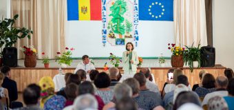 Maia Sandu a avut discuții cu locuitorii din Vălcineț