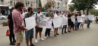 (VIDEO) Protest la MAI! CUB: Revenco și Vasiloi trebuie să-și asume responsabilitatea și să plece!