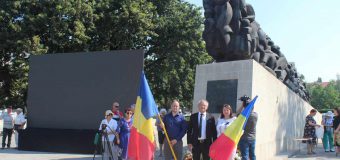 74 de ani de la deportarea în Siberia și Kazahstan a zeci de mii de români basarabeni. AUR Moldova a depus flori la Scuarul Gării Feroviare