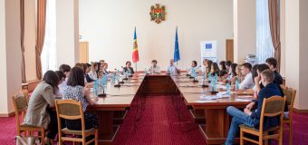 Ministrul Dan Perciun a discutat cu tinerii din cadrul Programului comun de stagii al Guvernului Republicii Moldova și al Uniunii Europene