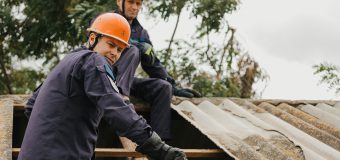 Angajații MAI în ajutorul locuitorilor din satul Bădiceni, raionul Soroca, care au avut de suferit în urma intemperiei