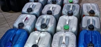 O femeie vindea alcool și țigări fără acte de proveniență