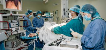 Medicii Spitalului „Timofei Moșneaga” au înlăturat o tumoare a galandei suprarenale