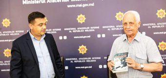 Ministrul afacerilor interne a oferit legitimația de serviciu generalului Ion Costaș