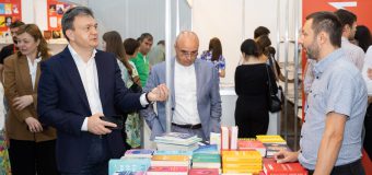 Premierul, la Bookfest: M-am bucurat să întâlnesc oameni pasionați de lectură, de toate vârstele