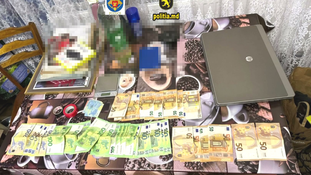 Un parajurist al unui ONG din Chișinău și alți doi complici – în arest: droguri de peste 150.000 lei puse în circulație și peste 130.000 lei ridicați
