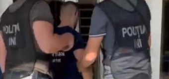 Recruta tinere și le convingea să presteze servicii sexuale online