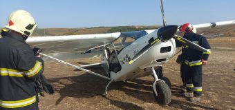 O aeronavă a aterizat forțat. Salvatorii au asigurat paza antiincendiară