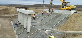 Lucrările de reparație a podului peste râul Gârla Mare – progres de 75%