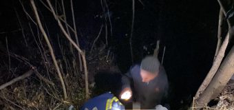 Un bărbat a fost salvat de angajații IGSU dintr-o ravenă de circa 30 de metri