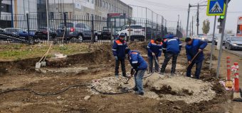 (FOTO) O bandă suplimentară pentru virare este construită pe str. Calea Orheiului