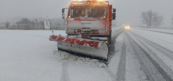 Premierul: Zeci de echipe de electricieni lucrează în 147 de localități din țară pentru a le reconecta la curent electric