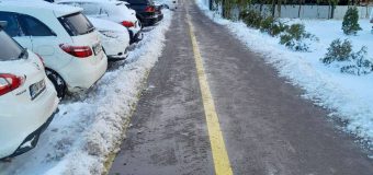 Primăria Chișinău face apel către proprietarii de imobile să deszăpezească teritoriile adiacente spaţiilor și să înlăture țurțurii