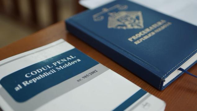 Doi tineri vor sta după gratii, după ce au obținut bani, prin înșelăciune pe rețele sociale