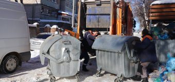 Procesul de colectare și transportare a deșeurilor din municipiu se desfășoară în condiții de iarnă