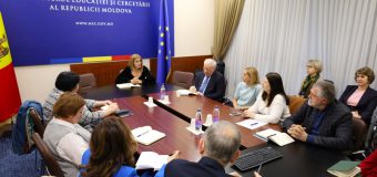 Ministerul Educației și Cercetării încurajează cadrele didactice să participe la elaborarea manualelor școlare