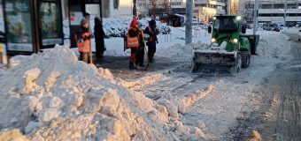 Primarul capitalei: Toată noaptea angajații din cadrul serviciilor municipale au muncit la curățarea zăpezii