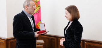 Maia Sandu i-a înmânat distincția de „Artist al Poporului” pianistului Alexander Palei