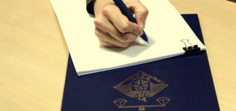 O persoană acuzată de trafic de droguri va executa pedeapsa cu închisoarea în penitenciar