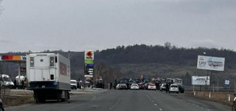 Nu se dau bătuți! Fermierii vor protesta și astăzi la vama Leușeni-Albița