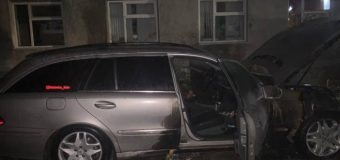 Trei bărbați, reținuți pentru instigarea la acțiuni violente pe motive de prejudecată și distrugere de bunuri