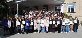 Au fost anunțați premianții la limbi străine