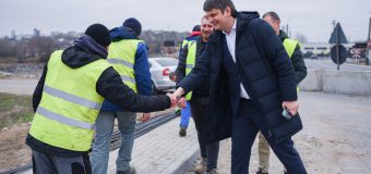 (FOTO) Andrei Spînu a inspectat lucrările de reparație pe drumurile din Anenii Noi