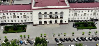 A comis 20 de pungășii, un furt și a evadat din arest. Inculpatul – condamnat la 12 ani de închisoare