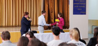 La Gura Galbenei, Cimişlia, șefa statului a vorbit cu liceenii despre implicare, democrație și aderarea Moldovei la UE