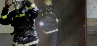 O persoană a fost salvată de pompieri în urma unui incendiu produs în capitală