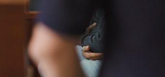 Și-a violat fiica vitregă până nu a lăsat-o însărcinată. Inculpatul- condamnat la 12 ani de închisoare