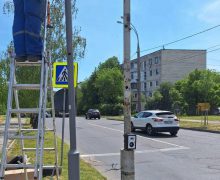 2 semafoare pentru pietoni au fost instalate pe str. Studenților, în apropiere de UTM