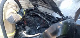 Pompierii din capitală au intervenit pentru a lichida flăcările ce au cuprins un automobil în Chișinău