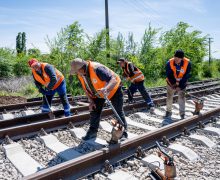 (FOTO) La stația feroviară Basarabeasca au fost reparate capital liniile de cale ferată