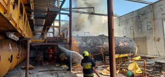 Intervenția pompierilor din capitală la lichidarea unui incendiu pe strada Grenoble 163/2