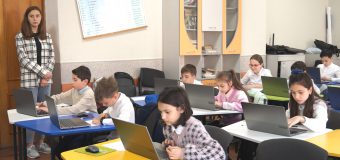 Elevii de la două licee din Chișinău au susținut testul la matematică în format digital