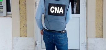 6 persoane, dintre care 3 membri ai Comisiei medicale a conducătorilor de autovehicule din or. Ialoveni, cercetate de CNA