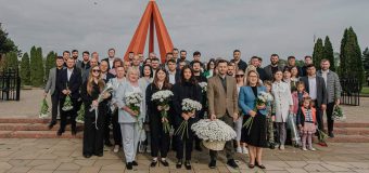 (FOTO) Conducerea Primăriei Chișinău a depus flori la Complexul Memorial „Eternitate”