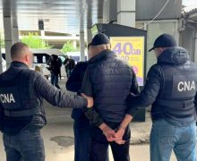 Un bărbat din Hîncești a fost reținut în flagrant de  CNA. Este bănuit că a pretins 2400 de euro pentru perfectarea a două permise de conducere