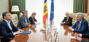 Premierul și Comisarul european pentru justiție au discutat despre reforma justiției, politicile anticorupție și provocările hibride