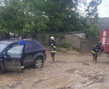 Salvatorii și pompierii din sudul țării au intervenit în urma ploilor abundente