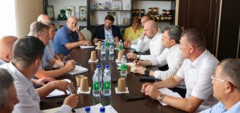 Discuție – în sudul țării! Premierul Recean: Căutăm resurse financiare pentru a sprijini agricultorii