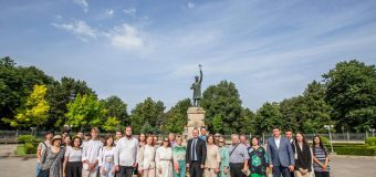 Socialiștii au depus flori la monumentul lui Ștefan cel Mare cu prilejul comemorării a 520 de ani de la trecerea în eternitate a marelui Domnitor